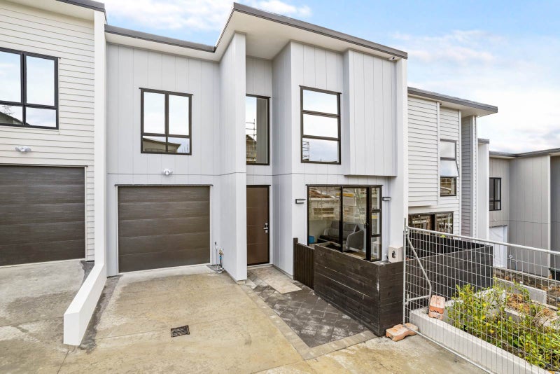 34 Tihema Lane, Westgate, Auckland - Carousel 1