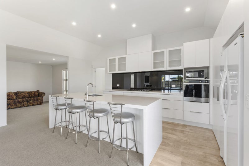 66 Cedarwood Street, Woodridge, Wellington - Carousel 2