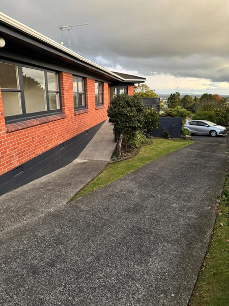 29 Hillcrest Grove, Hill Park, Manukau City, Auckland - Carousel 1