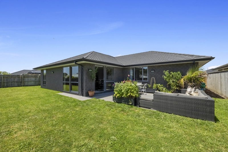 18 Piharau Crescent, Hurdon, New Plymouth - Carousel 1