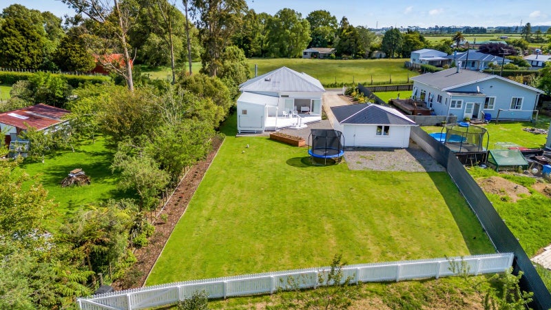 13 Standish Street, Midhirst, Stratford - Carousel 2