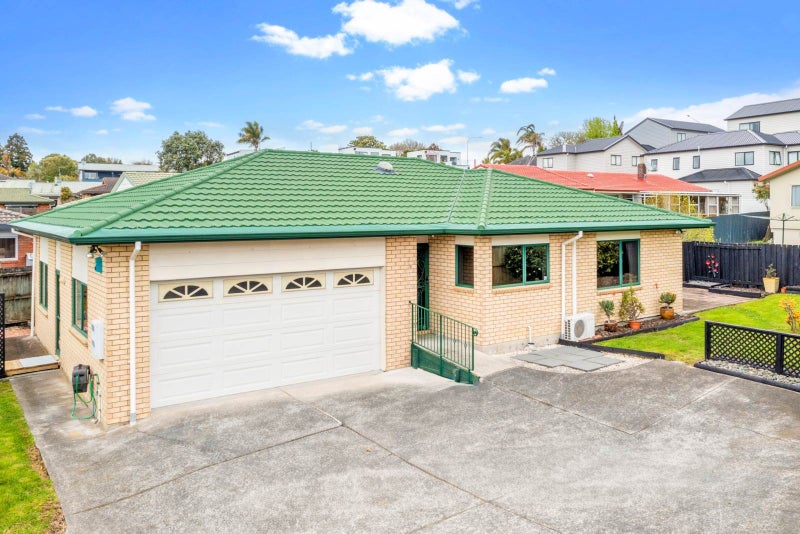 1A Roberts Road, Te Atatu South, Auckland - Carousel 1