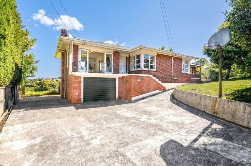33 Herd Road, Hillsborough, Auckland - Carousel 1