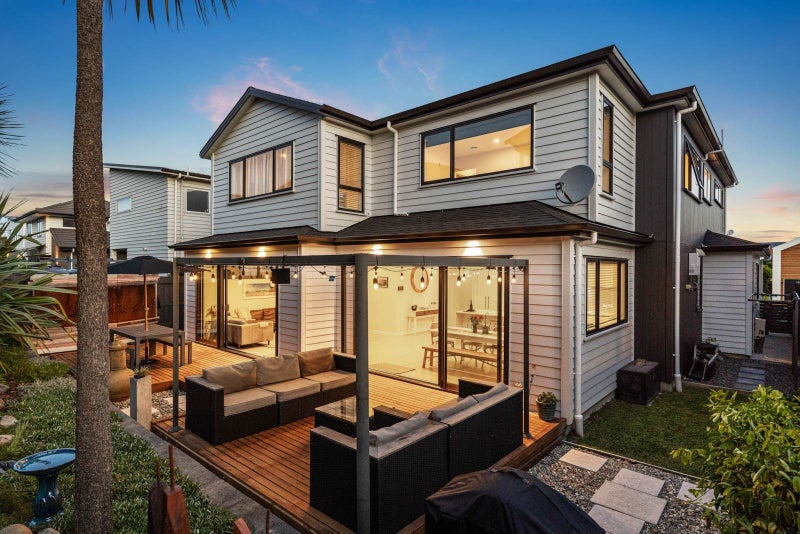 16 Keel Street, Long Bay, Auckland - Carousel 1