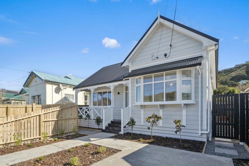 68 Derwent Street, Island Bay, Wellington - Carousel 2