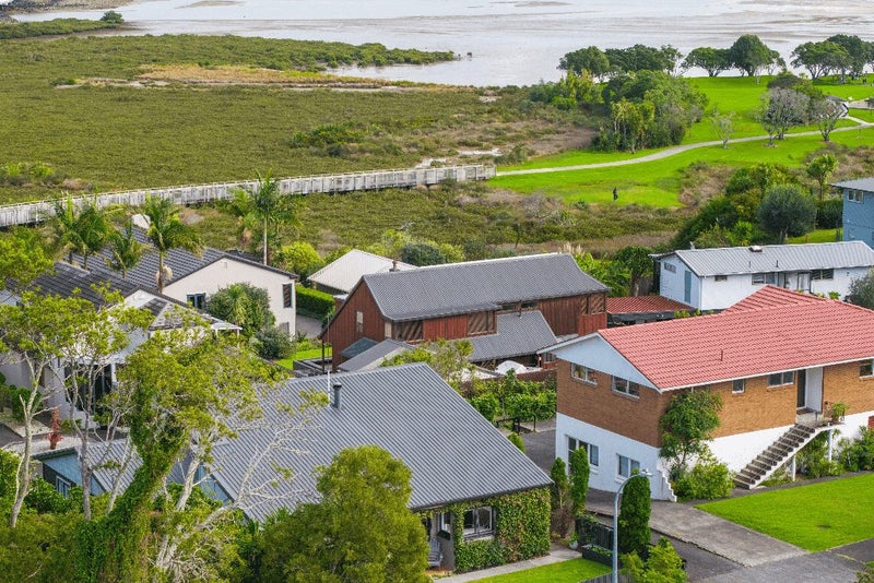 2 Maryland Street, Point Chevalier, Auckland - Carousel 1
