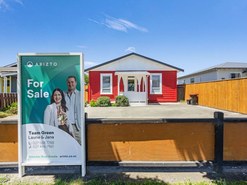 905 Willowpark Road North, Mayfair, Hastings - Carousel 1