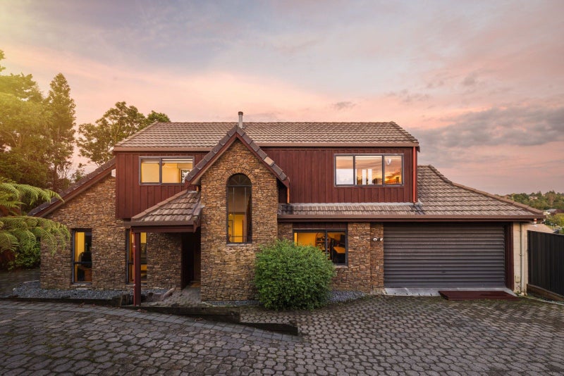 3B Houhere Place, Pukete, Hamilton - Carousel 1