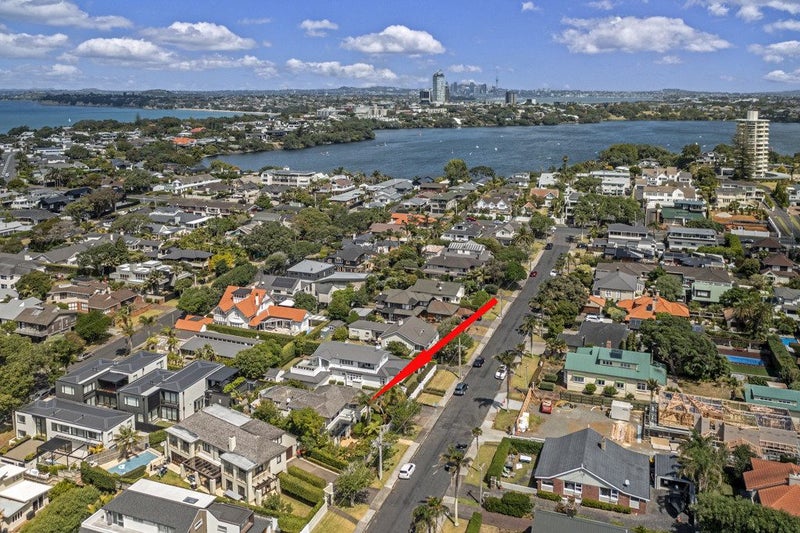 15A Ocean View Road, Milford, Auckland - Carousel 24