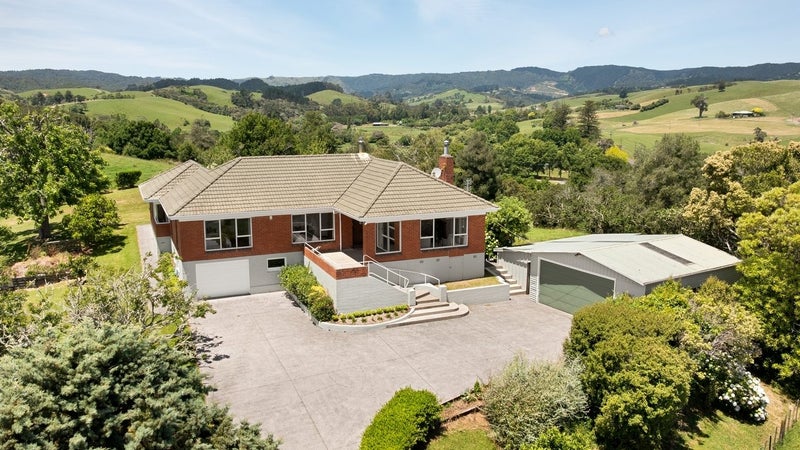 30 Ness Valley Road, Ness Valley, Papakura - Carousel 1