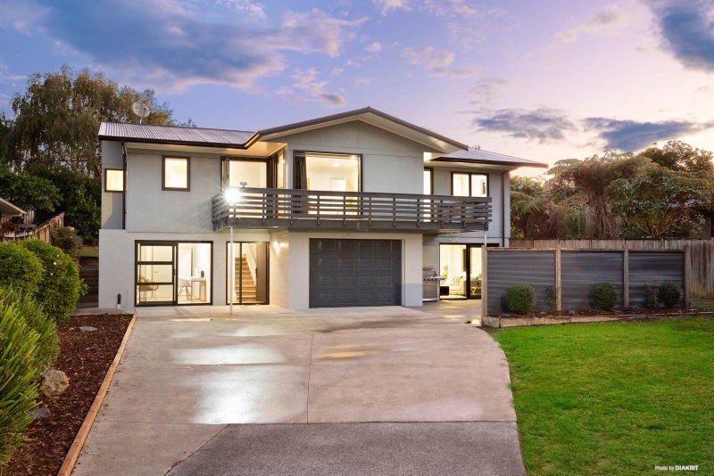 12 Hogan Street, Pukekohe - Carousel 1