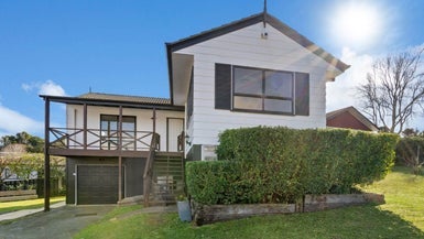 18 Leiden Place, Totara Vale, Auckland - Carousel 1