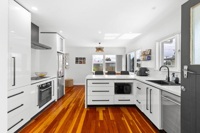 10 Hurley Place, Awapuni, Palmerston North - Carousel 2