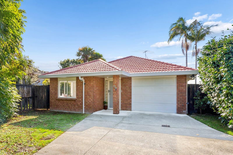 21 Taikata Road, Te Atatu Peninsula, Auckland - Carousel 1