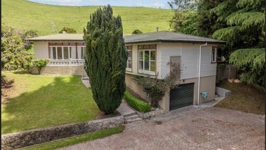 96 Main Road, Tirau - Carousel 1