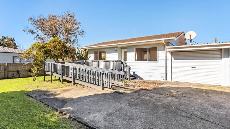2/217 Swanson Road, Henderson, Auckland - Carousel 1