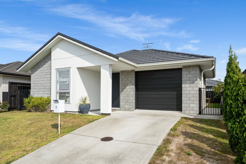 5 Tamapahore Boulevard, Papamoa Beach, Papamoa - Carousel 1