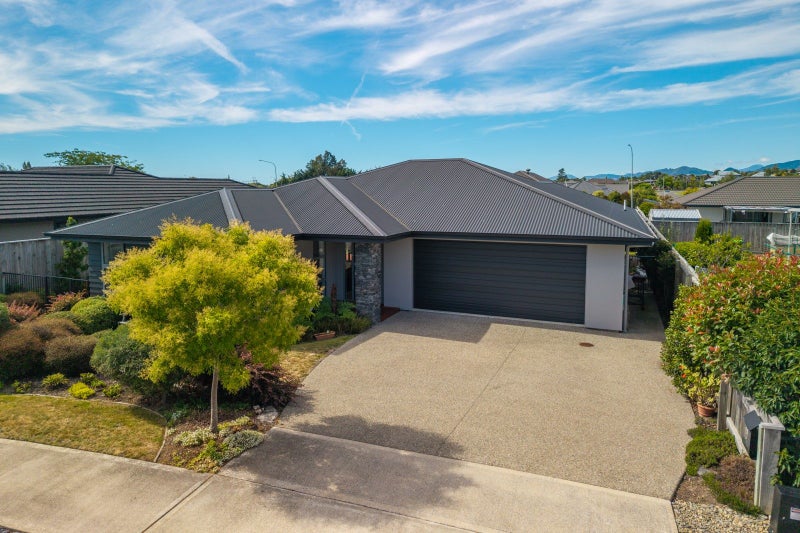 16 Cupola Crescent, Richmond - Carousel 1
