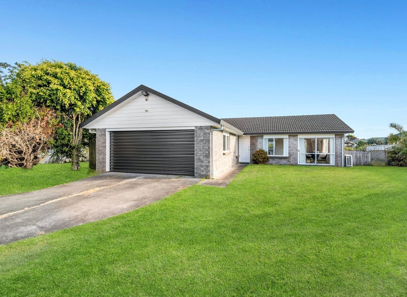 11 Lutana Place, Burswood, Auckland - Carousel 1