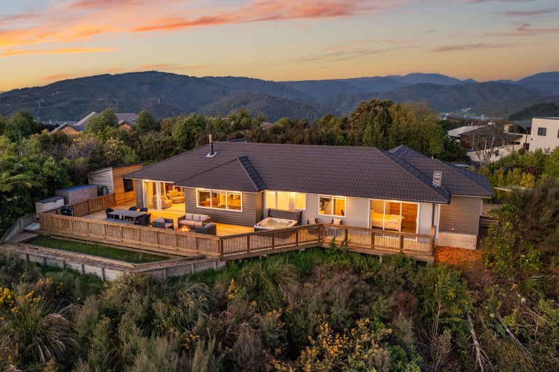 66 Mount Marua Way, Timberlea, Upper Hutt - Carousel 1