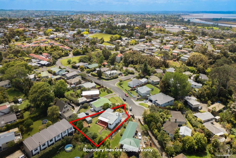 13 Tracey Terrace, Te Atatu South, Auckland - Carousel 2