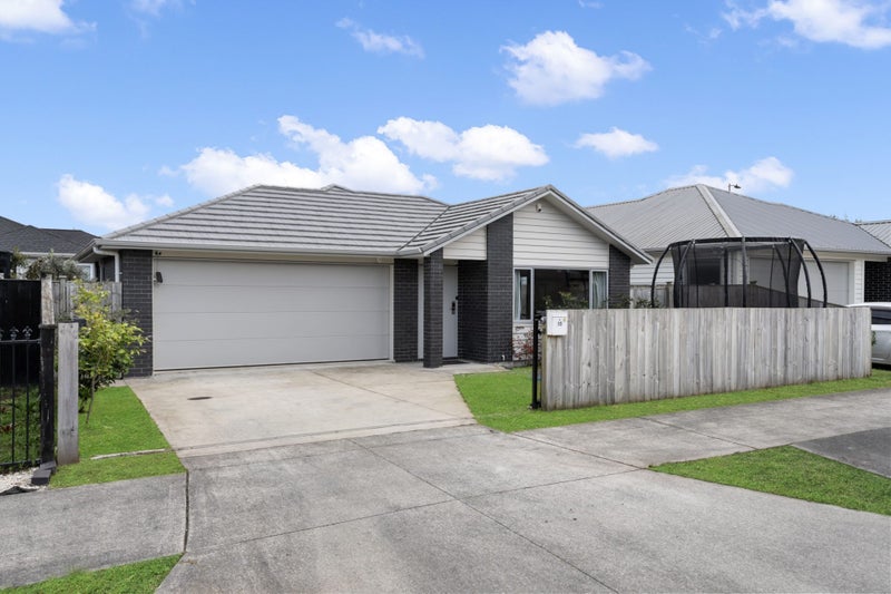 15 Moemoea Avenue, Kumeu - Carousel 1