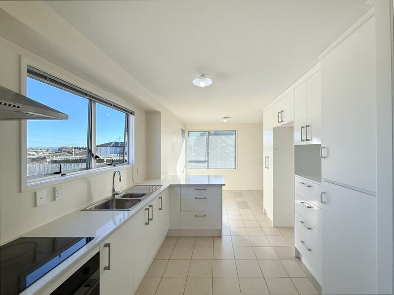 9 Tosca Place, Otara, Auckland - Carousel 1