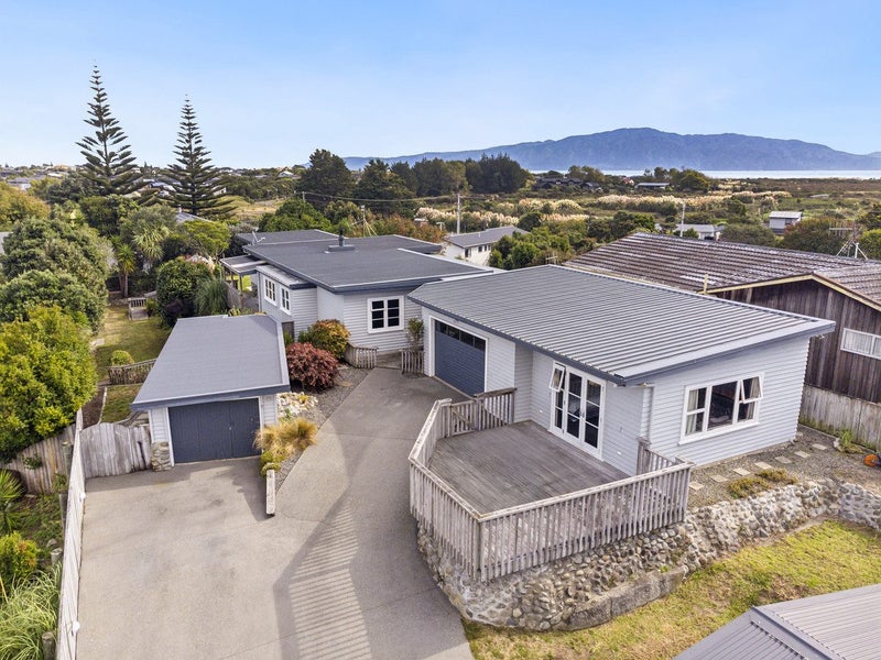 6 Ruru Road, Otaihanga, Paraparaumu - Carousel 2