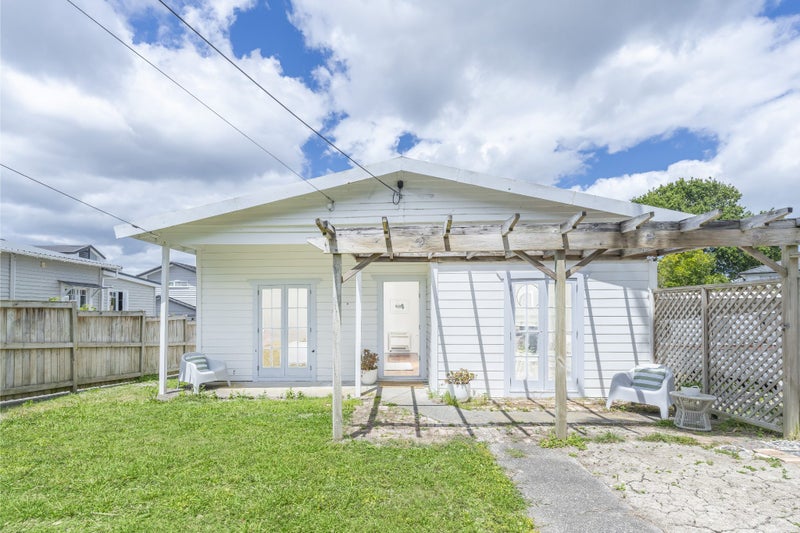3 Queen Mary Avenue, New Lynn, Auckland - Carousel 1