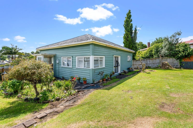 110 Edmonton Road, Henderson, Auckland - Carousel 1