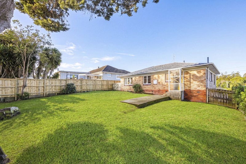 38 Angelo Avenue, Howick, Manukau City, Auckland - Carousel 1