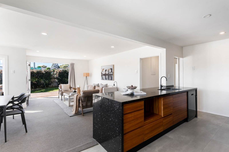 25 Holland Avenue, Point England, Auckland - Carousel 2