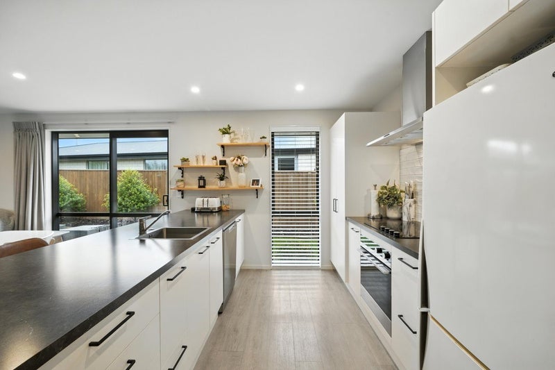 28 John Raven Lane, Woodend, Woodend - Carousel 2