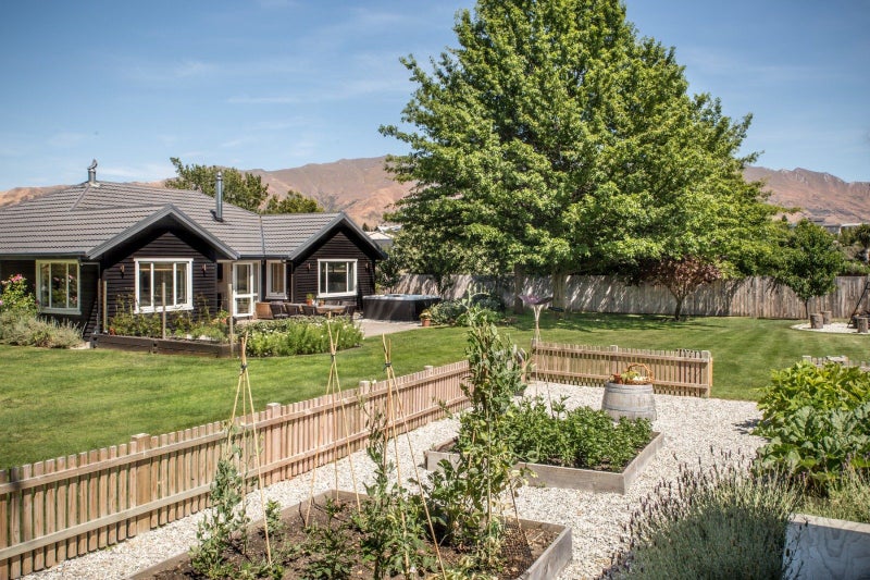 21 Terranova Place, Wanaka - Carousel 1