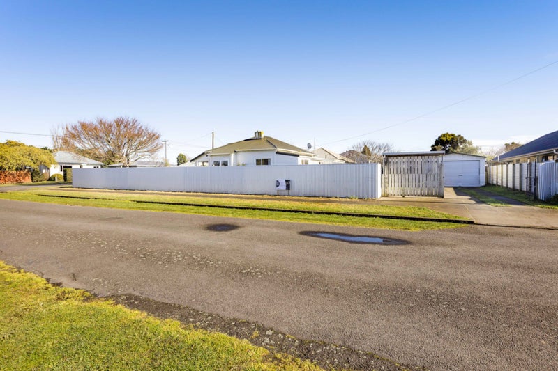 2 Burns Street, Hawera - Carousel 24