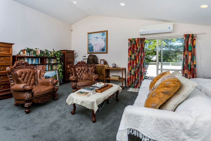 2/12 Shanaway Rise, Hillcrest, North Shore City, Auckland - Carousel 2