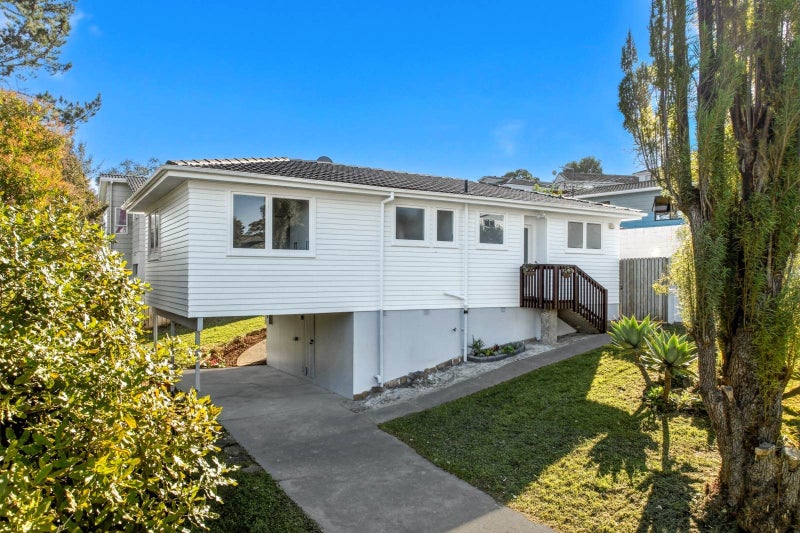 31 Glenbervie Crescent, Massey, Auckland - Carousel 1