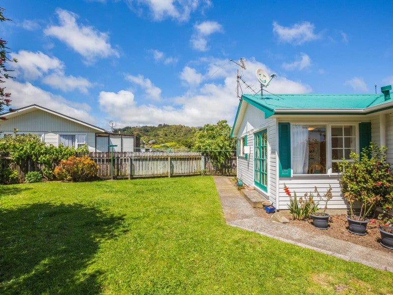 1 Ensign Lane, Whitby, Porirua - Carousel 18