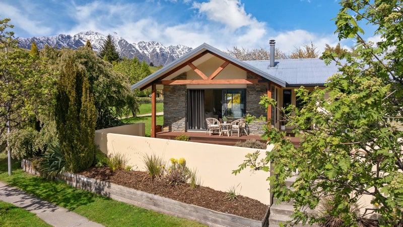 35 Oregon Drive, Kelvin Heights, Queenstown - Carousel 1