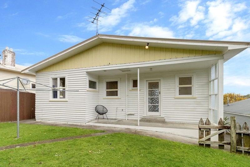 111 Mangorei Road, Merrilands, New Plymouth - Carousel 19