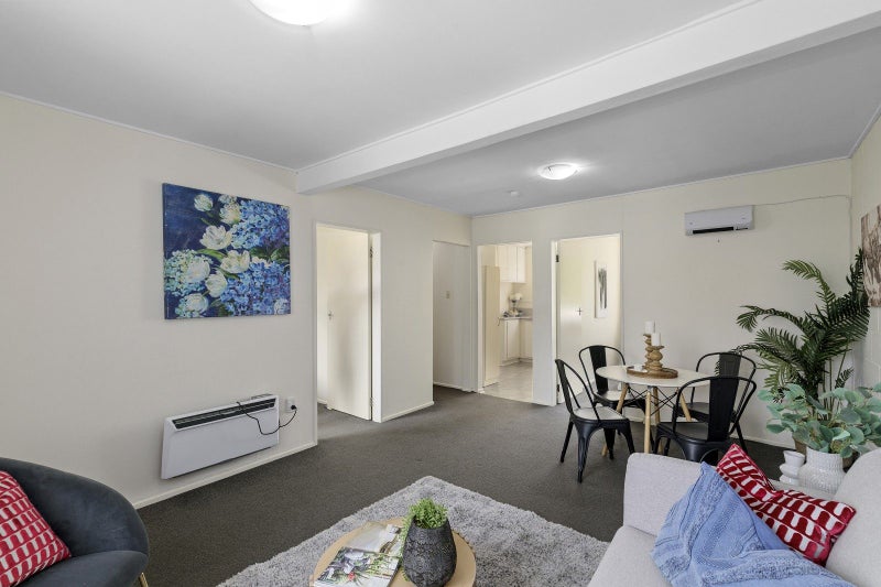 8/19 PIRIE CRES, MOERA, LOWER HUTT - Carousel 1
