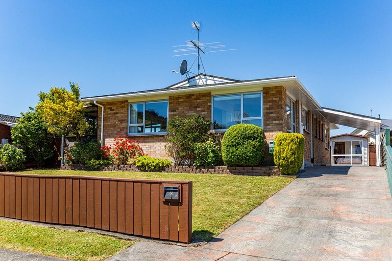 8 Tacoma Drive, Totara Park, Upper Hutt - Carousel 1