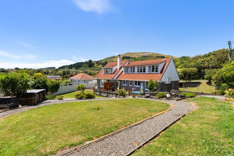 61 Ranui Terrace, Tawa, Wellington - Carousel 2