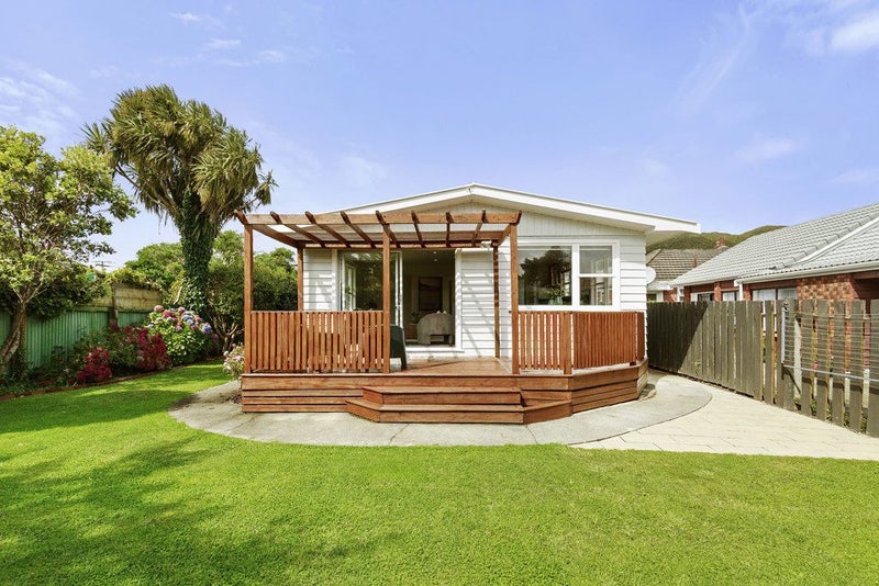 11A Raymond Terrace, Fairfield, Lower Hutt - Carousel 1