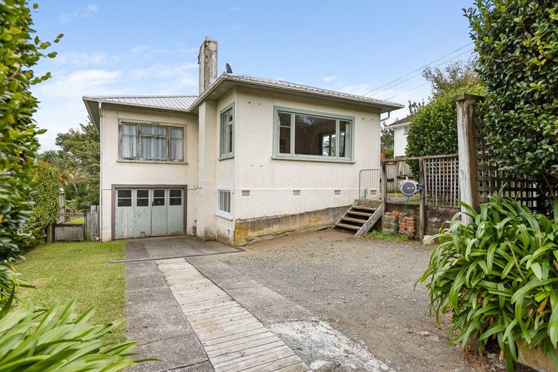 6 Awanui Street, Merrilands, New Plymouth - Carousel 2