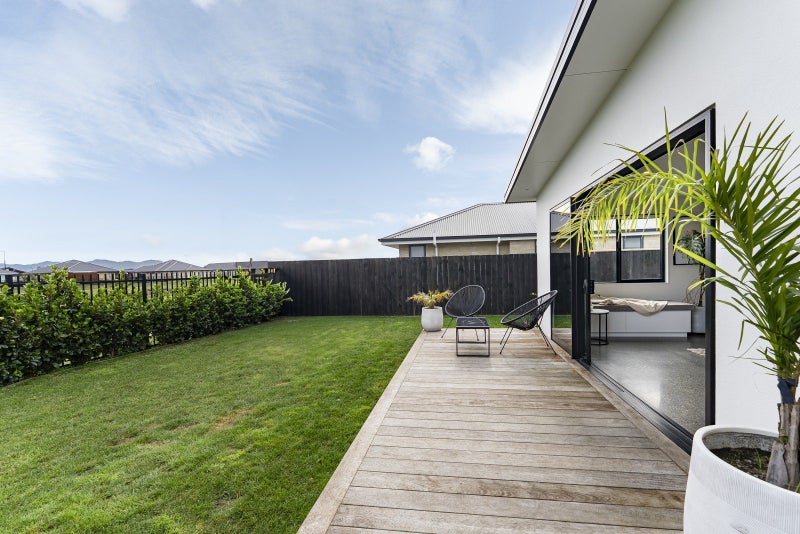 16 Hanworth Road, Richmond - Carousel 20