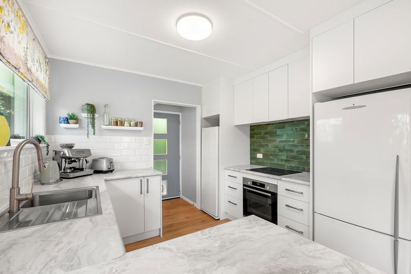 67 Bird Grove, Stokes Valley, Lower Hutt, Wellington - Carousel 2