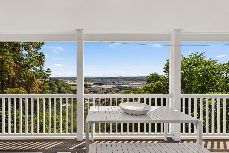1 Denholm Road, Hospital Hill, Napier - Carousel 1