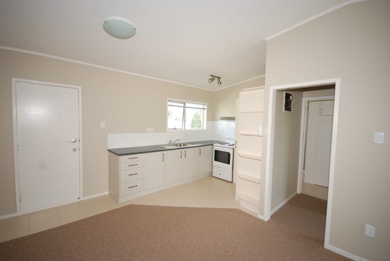 2/68 Olsen Avenue, Hillsborough, Auckland - Carousel 1