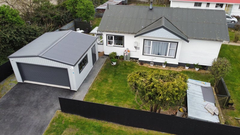 12 Elderlee Street, Milton - Carousel 1